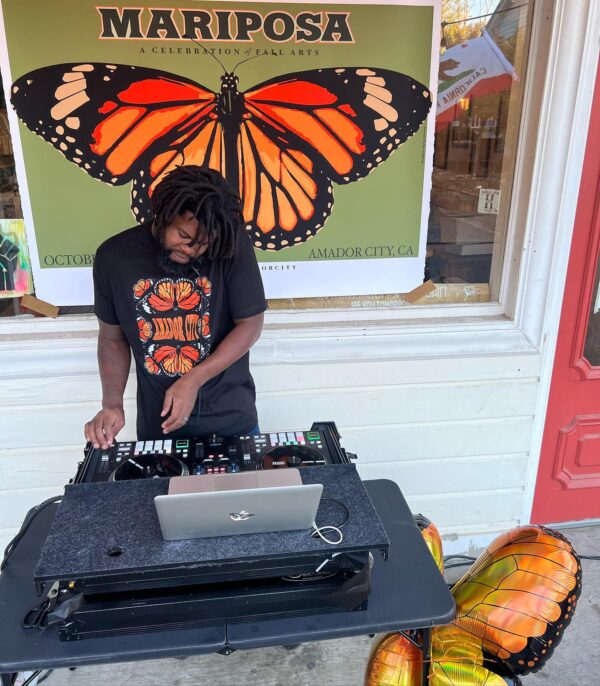 musician at mariposa celebration